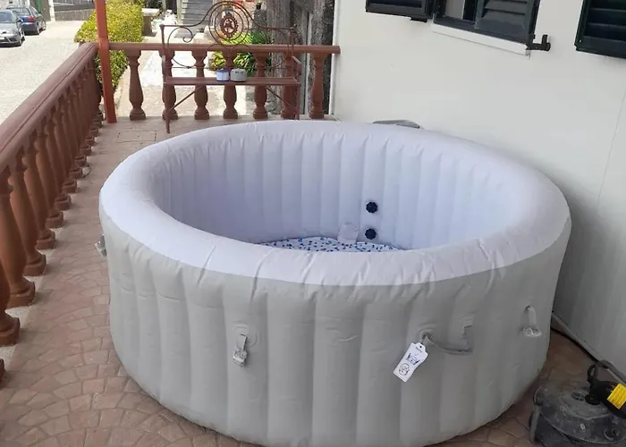 House With Jacuzzi In - 70 M²